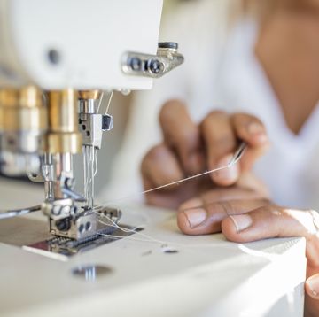 how to thread a sewing machine