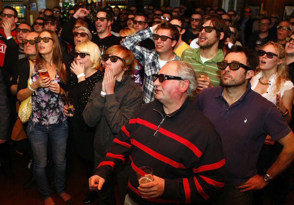 london, england   january 31 football fans in london watch the worlds first live 3d tv football match between arsenal and manchester united broadcast by sky, ahead of its full 3d channel launch in april, on january 31, 2010 in london, england photo by getty images for sky