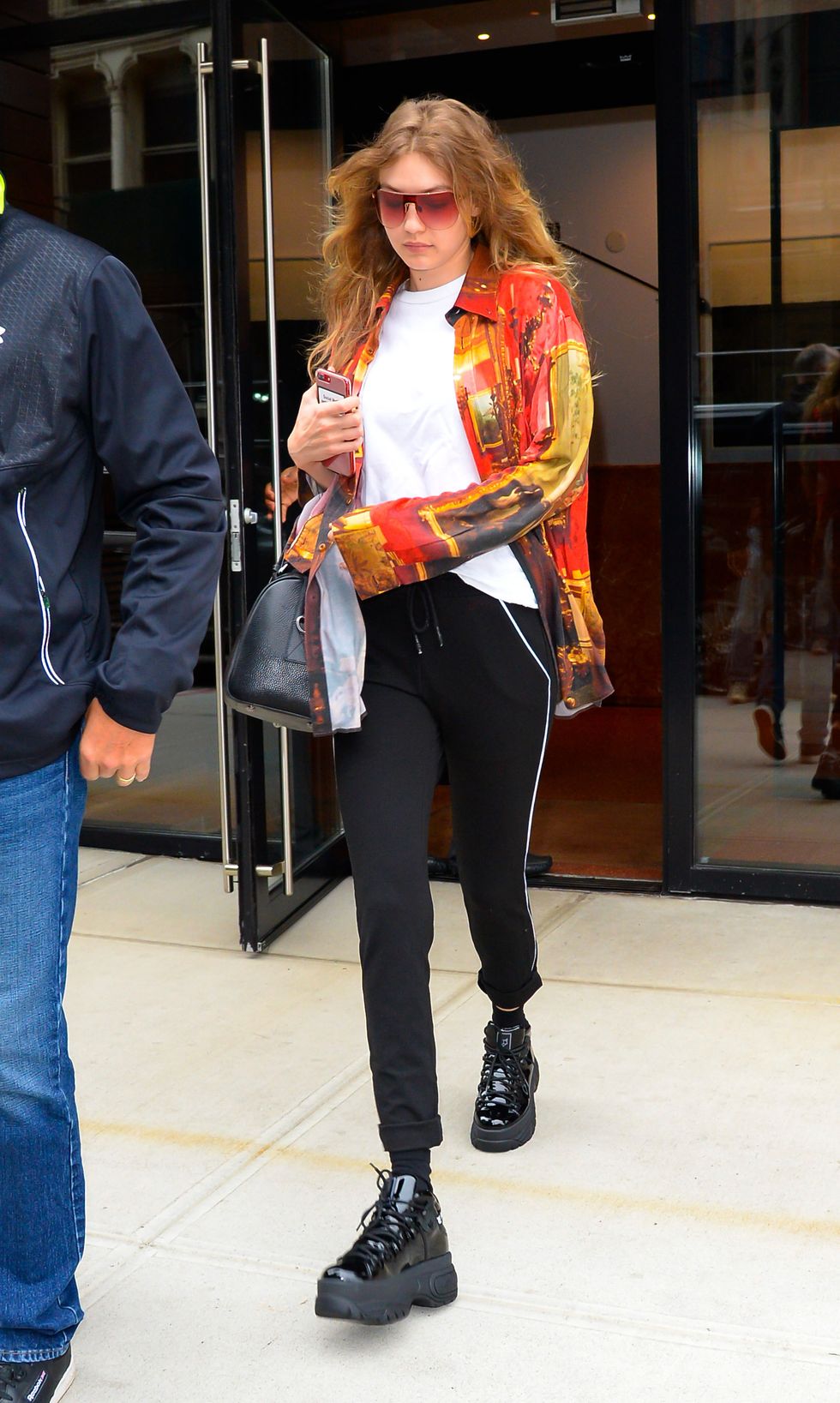 Gigi Hadid 球鞋,穿搭筆記,吉吉哈蒂德,女星穿搭,球鞋,運動鞋,女星私服,Gigi Hadid