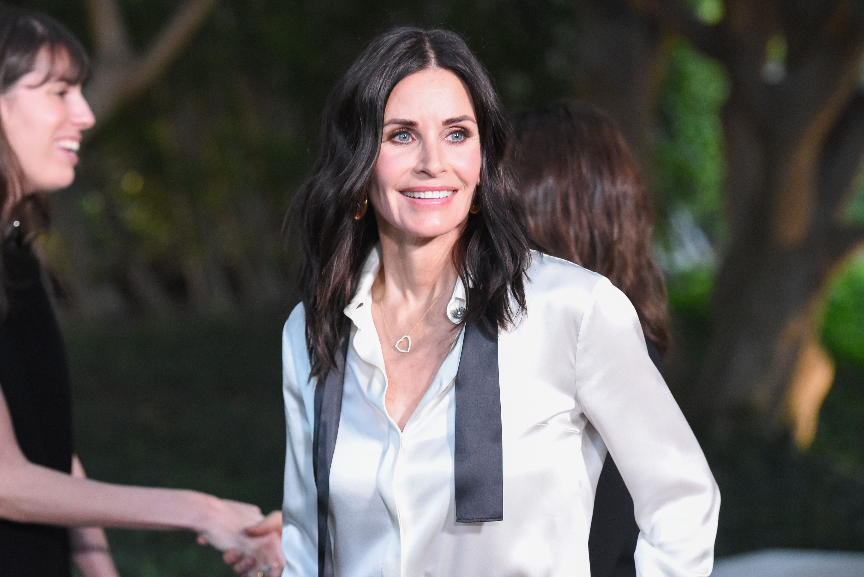 Malibu, Ca. 02nd June, 2018. Jennifer Aniston, Courtney Cox at Chanel  Dinner Celebrating our Majestic Oceans, A Benefit for NRDC at Private  Residence on June 2, 2018 in Malibu, California. Credit: Koi