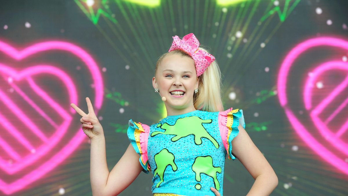preview for How JoJo Siwa Went From “Dance Moms” to Superstardom