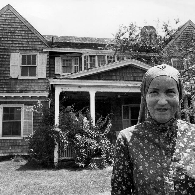 united states   july 09  edith bouvier beale at west end road in east hampton, li  photo by richard corkeryny daily news archive via getty images