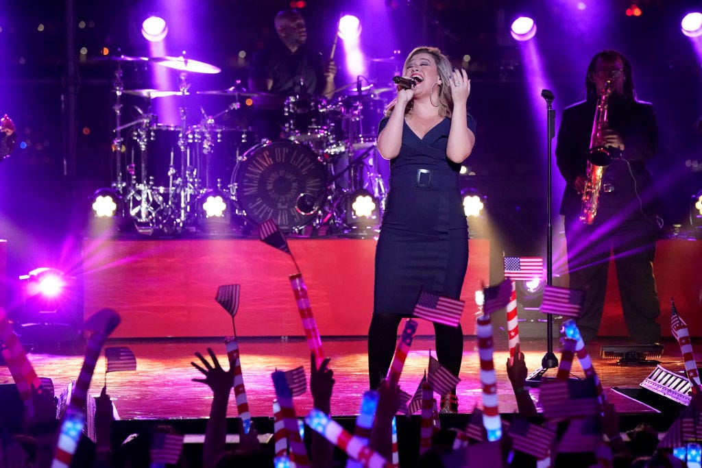 Listen to Kelly Clarkson Sing 