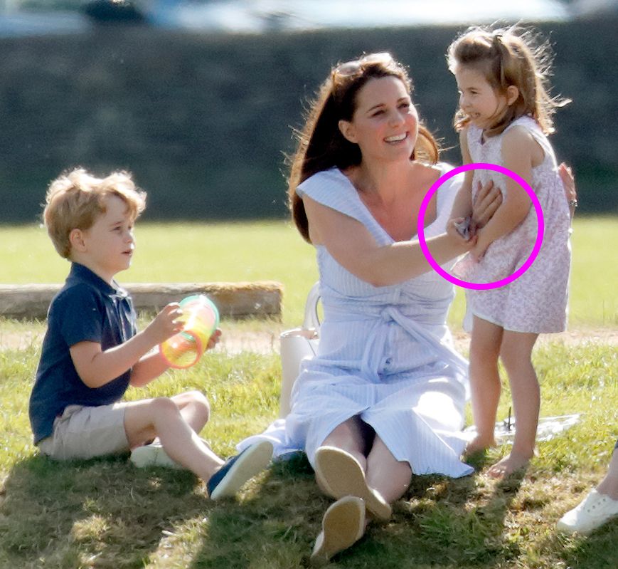 英國皇室的肢體語言心理學！從「護兒動作」一眼看出凱特王妃、黛安娜王妃育兒術代表的秘密