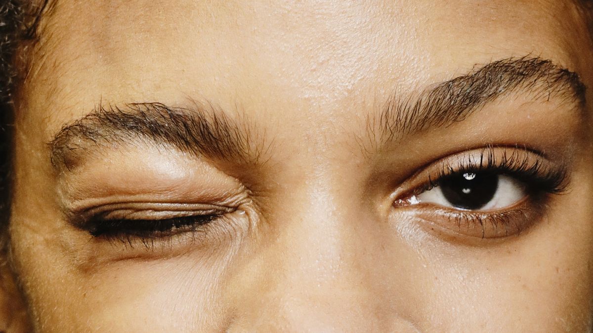 Why You Should Consider Threading Your Eyebrows - What Is Eyebrow Threading