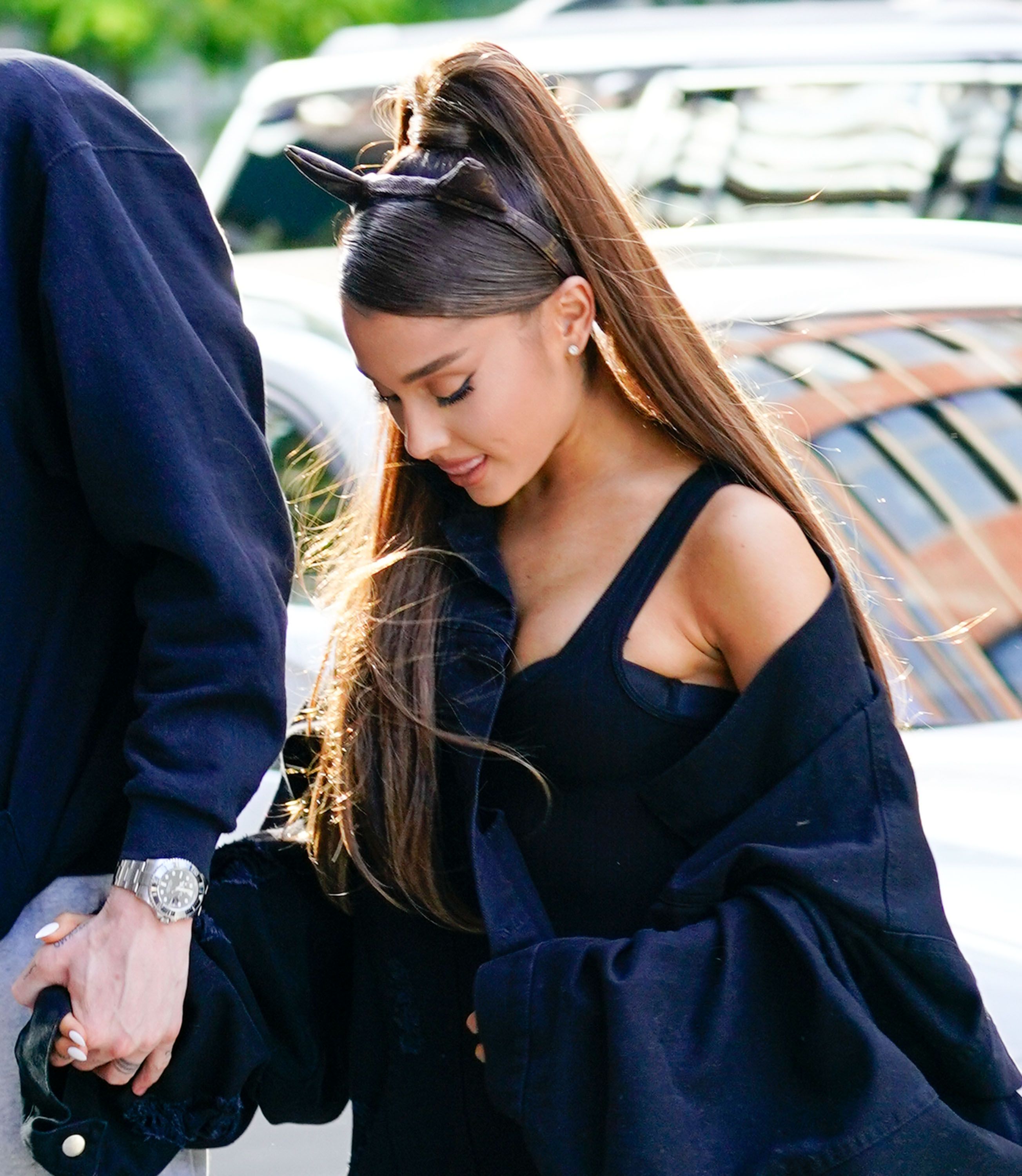 Ariana Grande Engagement Ring Pays Tribute to Late Grandfather – StyleCaster