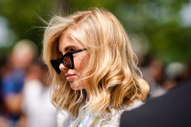 Eyewear, Hair, Blond, Sunglasses, Glasses, Hairstyle, Street fashion, Beauty, Long hair, Fashion, 