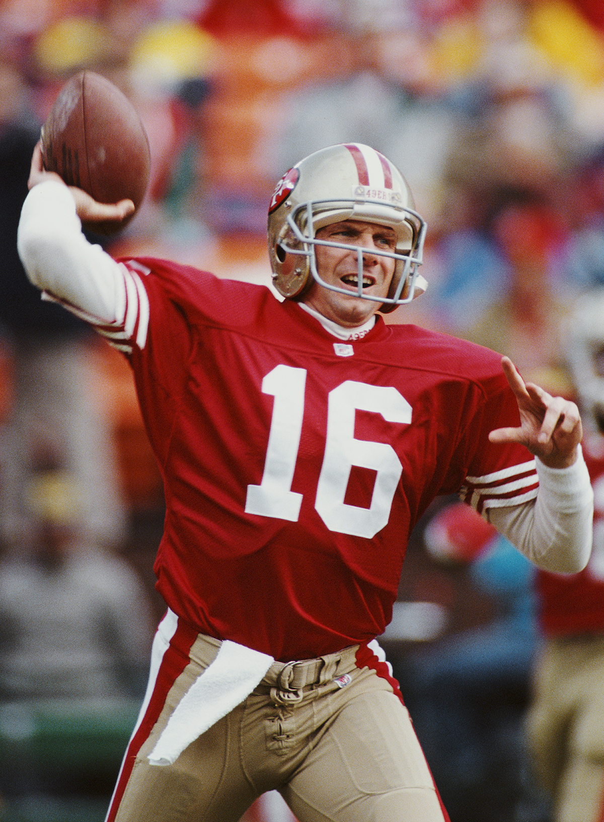 Quarterback Steve Young of the San Francisco 49ers finds room to run  News Photo - Getty Images