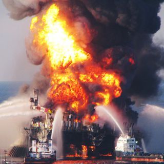 Explosion, Fire, Oil rig, Vehicle, Ship, Watercraft, Pollution, Flame, Heat, 