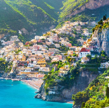 Het dorpje Positano aan de Amalfikust in Italië het dorpje positano aan de amalfikust in italië