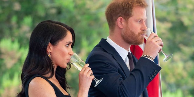 Drinking, Event, Formal wear, Gesture, Conversation, 