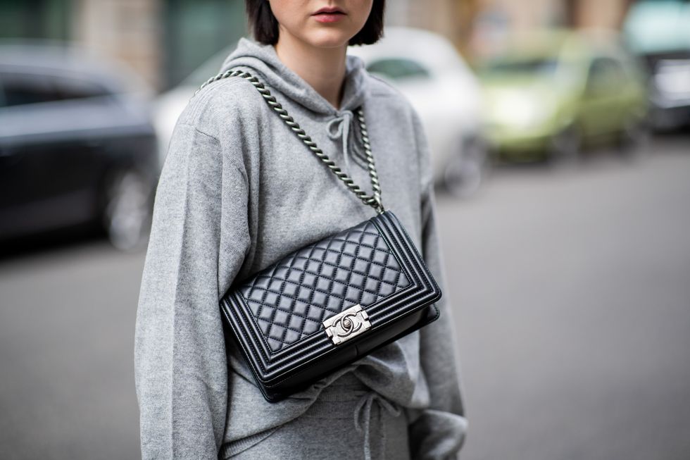 Street fashion, Shoulder, Clothing, Fashion, Beauty, Outerwear, Snapshot, Bag, Joint, Black-and-white, 