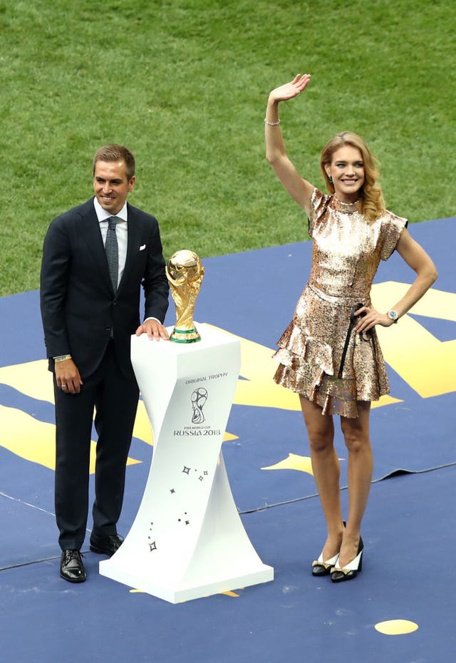 Quién es la modelo rusa Natalia Vodianova, la encargada de trasladar la  Copa del Mundo al estadio