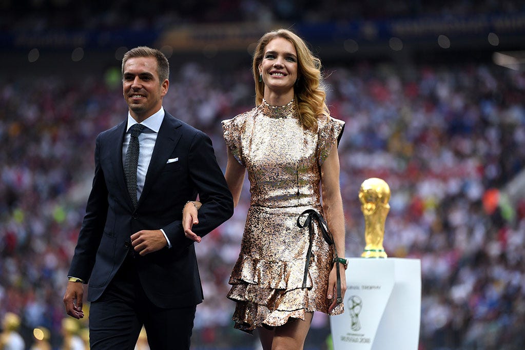 Quién es la modelo rusa Natalia Vodianova, la encargada de trasladar la  Copa del Mundo al estadio