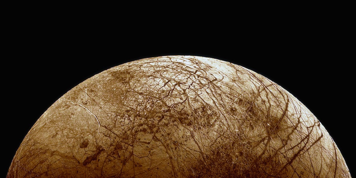 Does the ocean beneath the surface of Jupiter’s moon Europa contain life? Does the ocean beneath the surface of Jupiter’s moon Europa contain life?