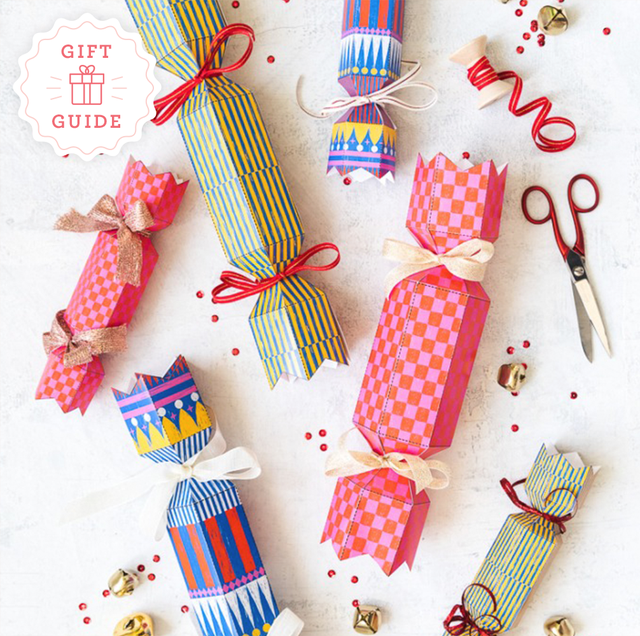 diy christmas gifts, candy filler poppers, spoons with chocolate