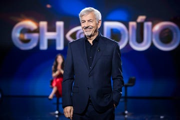 el presentador en el plato de gran hermano duo