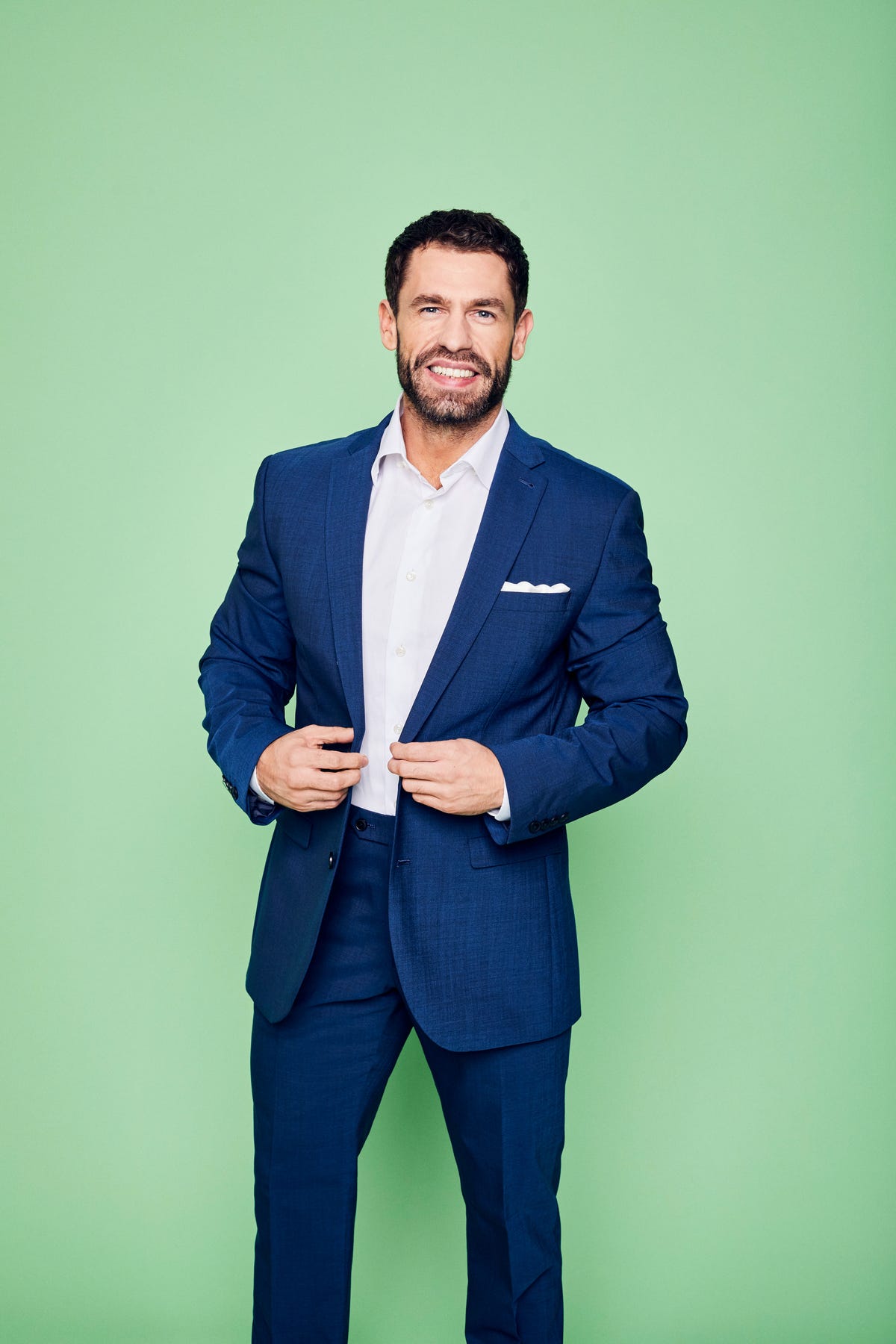suit, blue, clothing, standing, blazer, formal wear, outerwear, yellow, jacket, white collar worker,