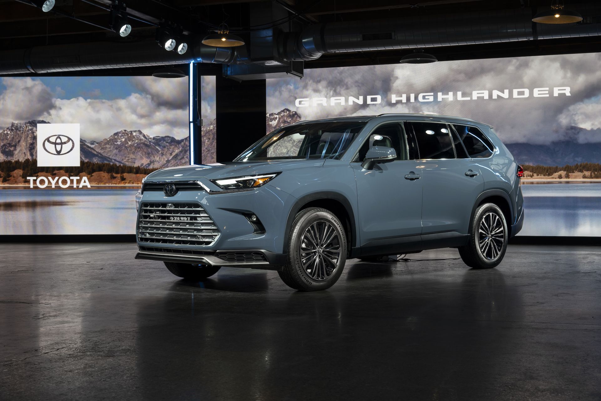 2024 Toyota Grand Highlander: Car and Driver 10Best Trucks and SUVs