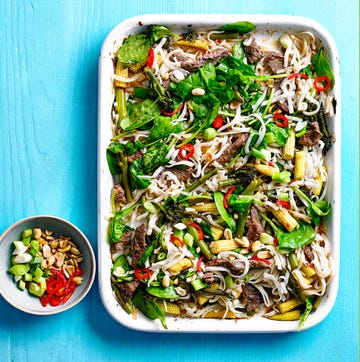 Traybake recipe: Chilli Beef Noodles Traybake best chinese inspired recipes