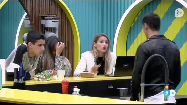 Alba manda a Gianmarco a hacerse una pajilla
