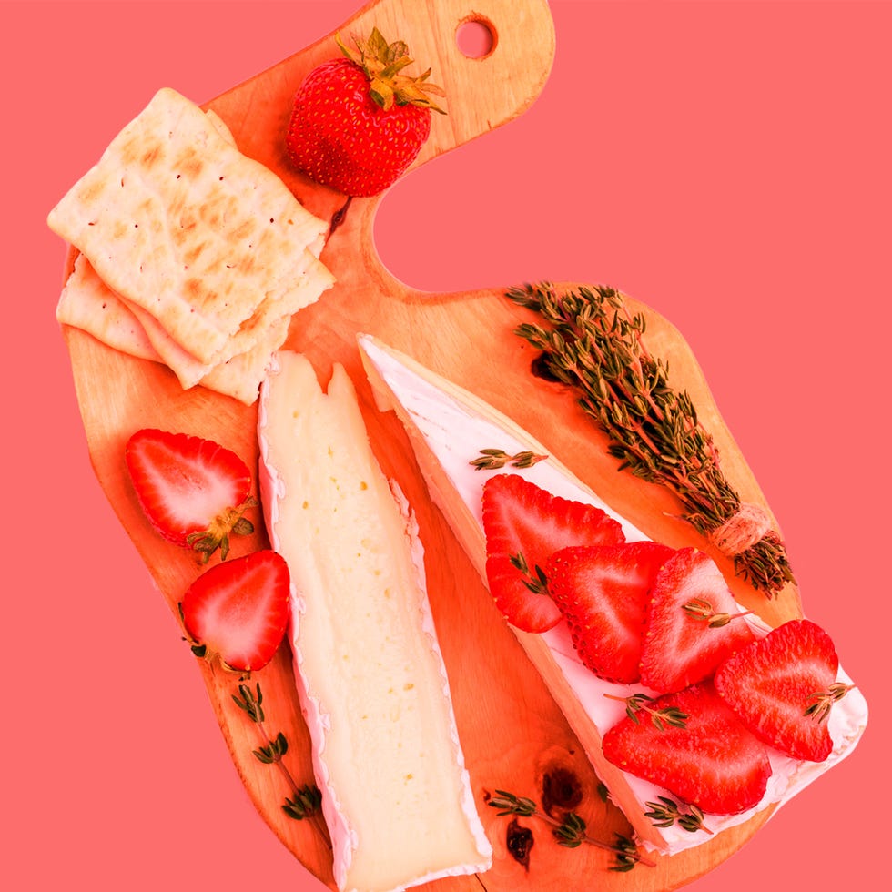 Food, Frozen dessert, Peach, Cuisine, Hand, Finger, Dish, Flesh, Ice pop, Strawberry, 