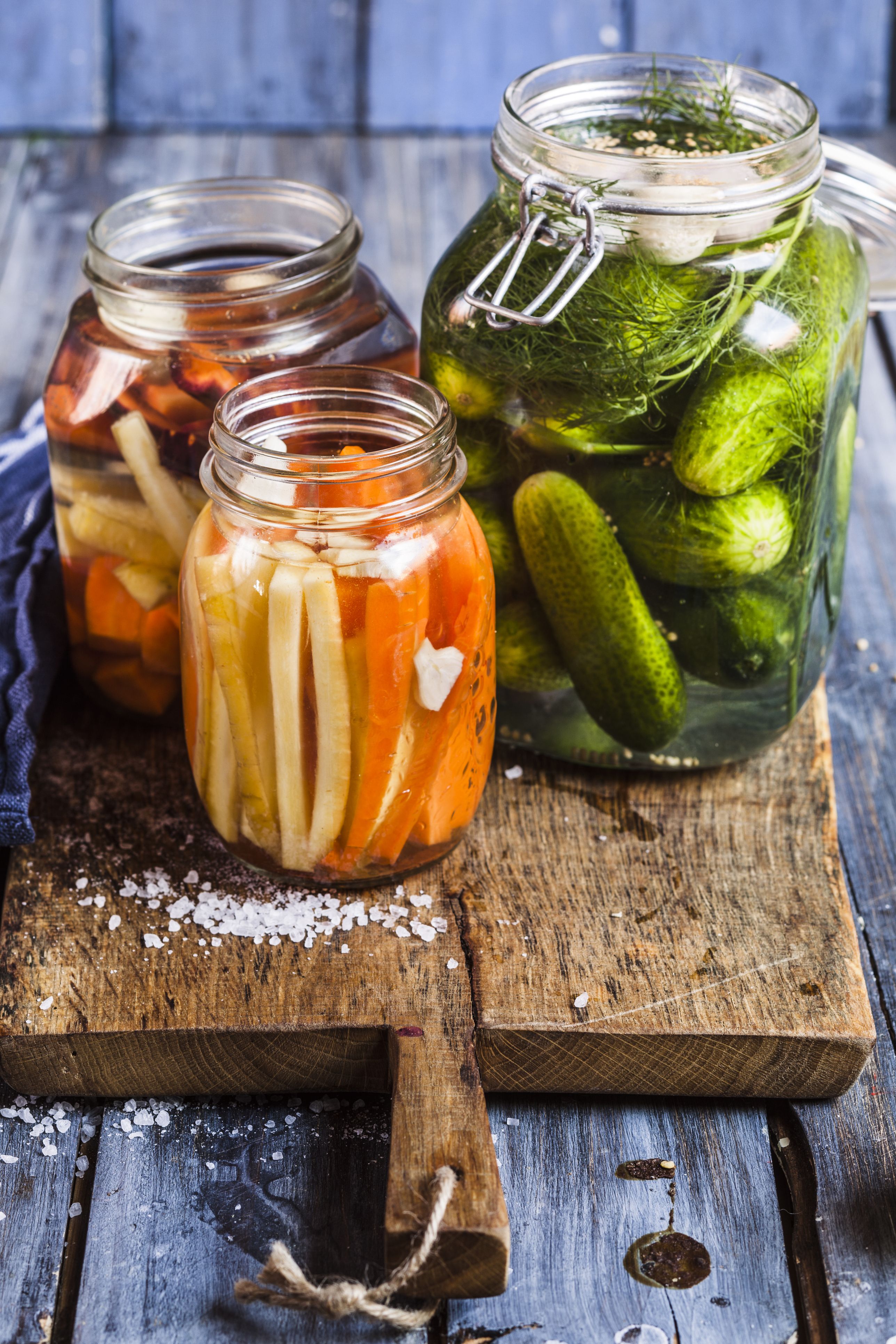 Gherkins fermenting, gherkins and carrots in preserving jars