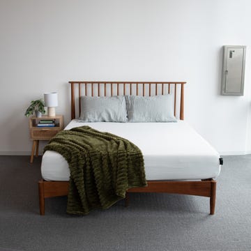 zinus mattress review - index a zinus matress in a home setting