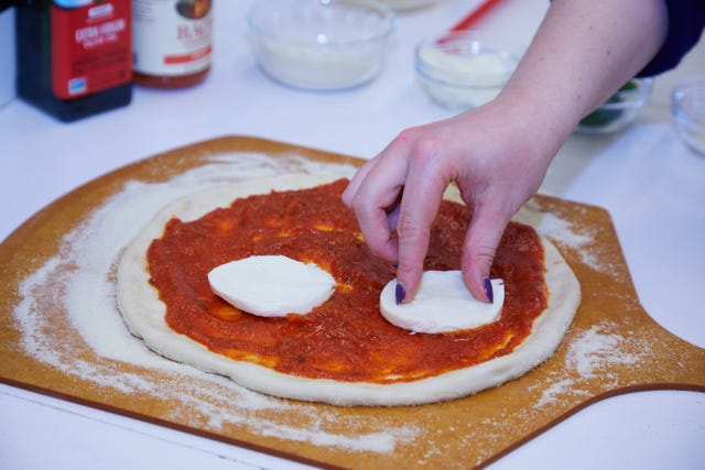 topping pizza