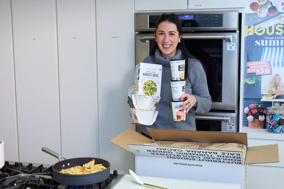 sassos unboxing a daily harvest shipment