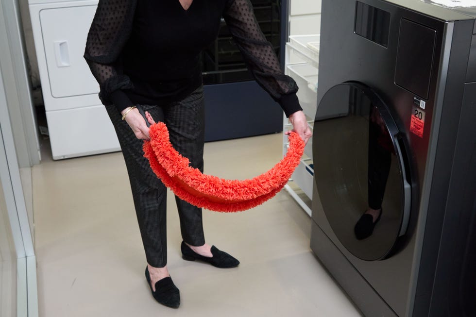 testing the flexibility of the oxo under appliance duster