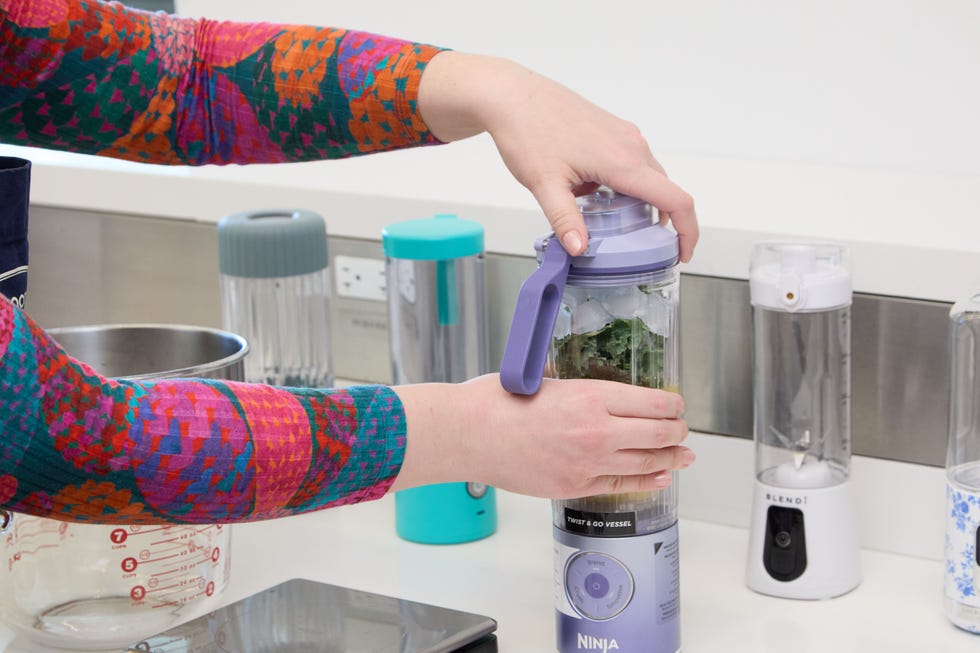 closing personal blender