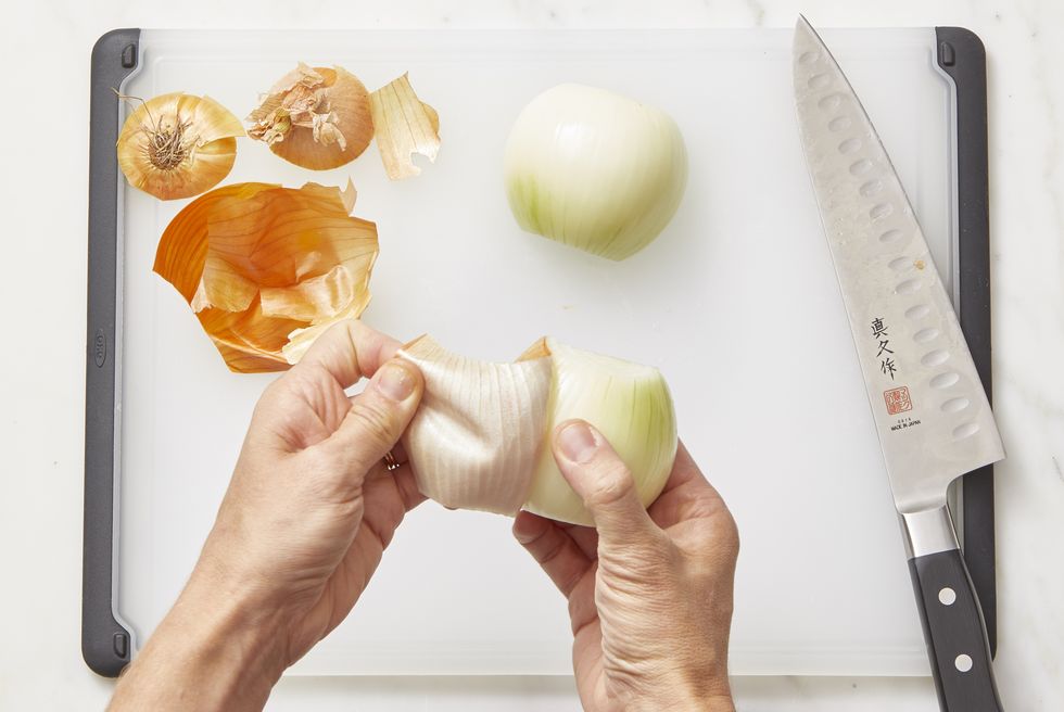 how to peel an onion