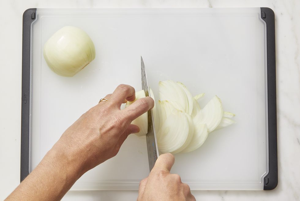 how to slice an onion