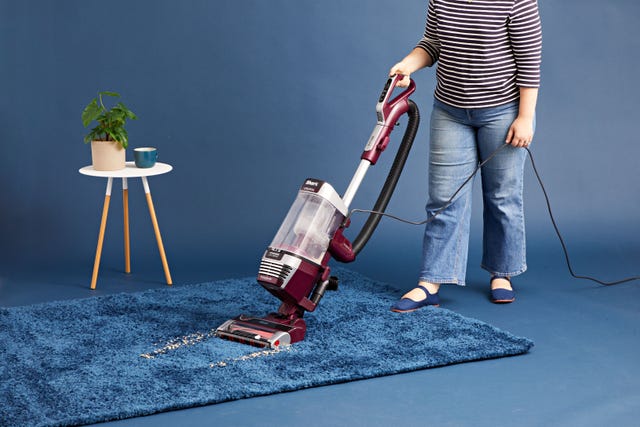 i tested shark's stratos upright vacuum cleaner