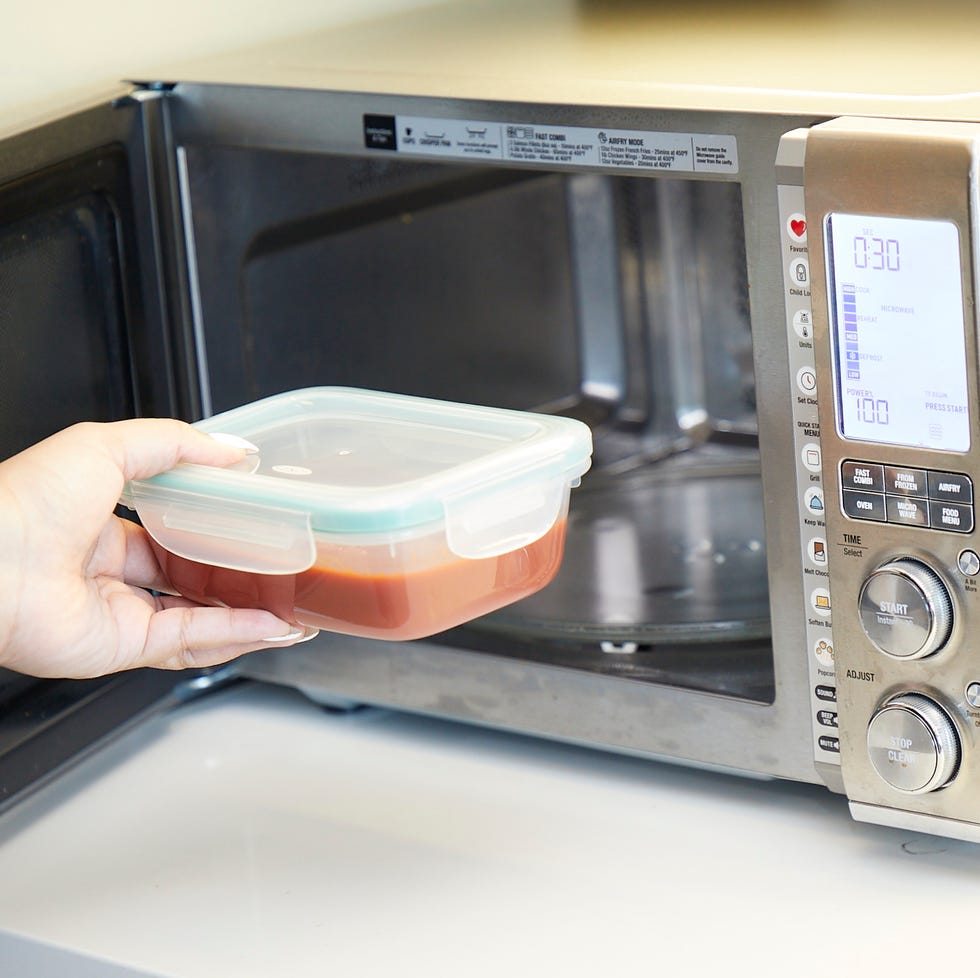 testing meal prep containers in a microwave testing meal prep containers in a microwave