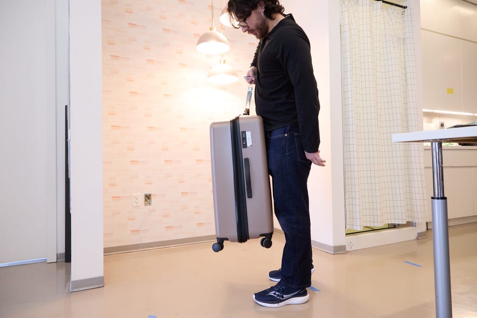 mechanical engineer alec scherma testing out a luggage scale using samsonite luggage