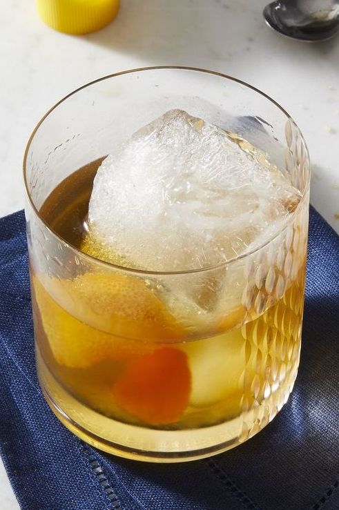 classic old fashioned cocktail
