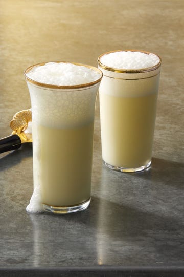 ramos gin fizz cocktail