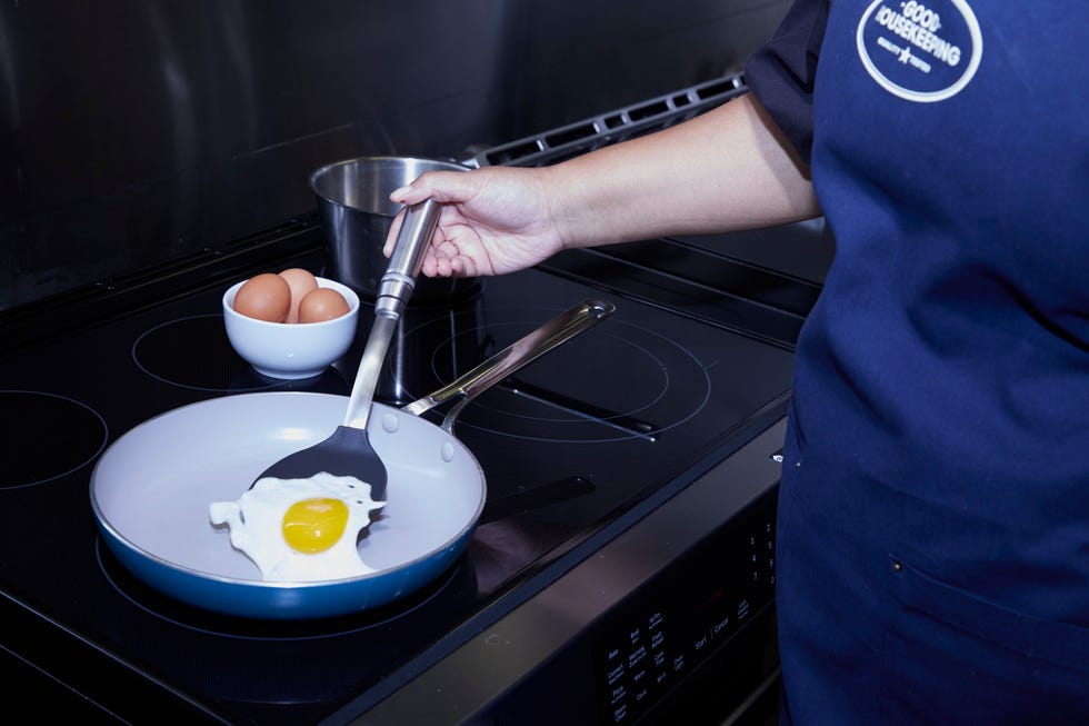 egg in nonstick pan