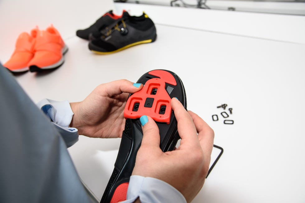indoor cycling shoe installation