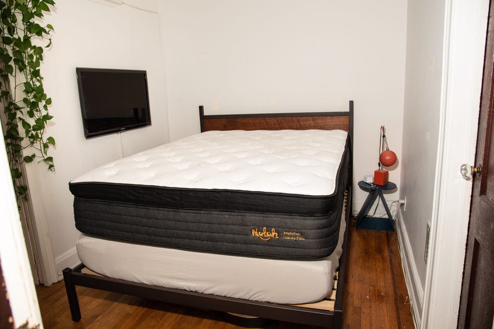 a white and black euro top mattress from nolah
