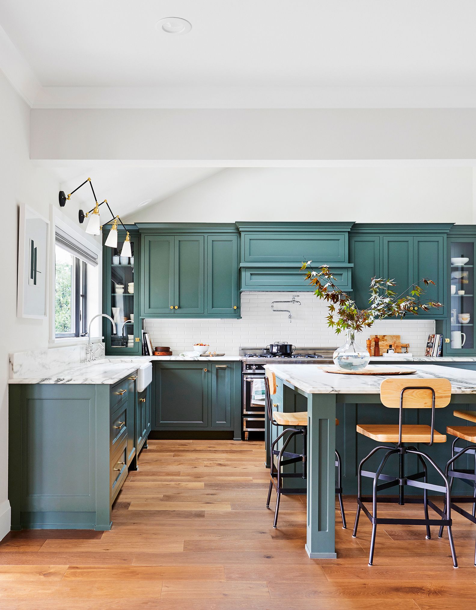 Beautiful Interiors That Prove Green Kitchen Cabinets Aren't Going ...