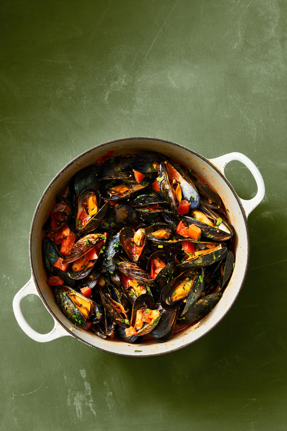 mussels pomodoro in a dutch oven pot