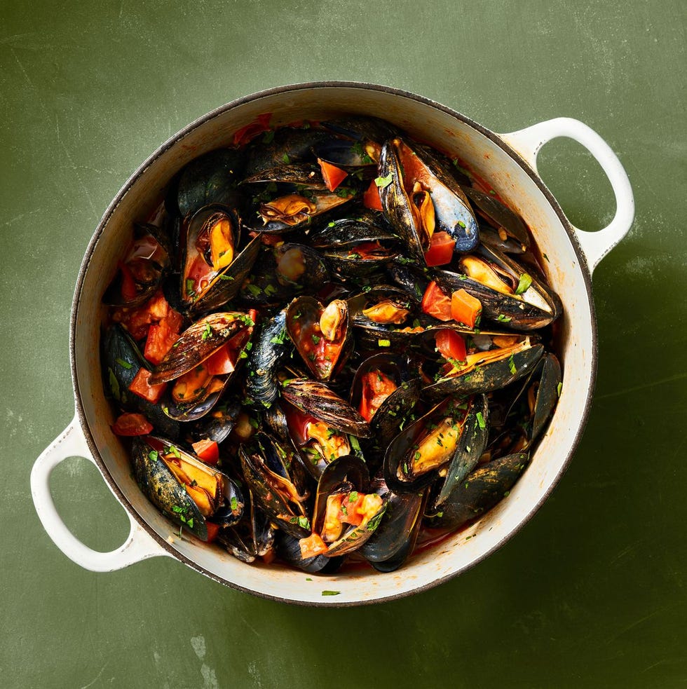 smoky mussels pomodoro in a soup pot
