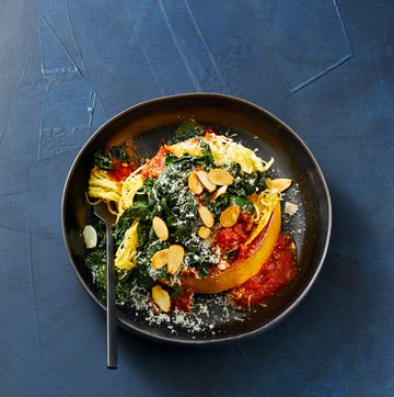 spaghetti squash nests with marinara and garlicky kale spaghetti squash nests with marinara and garlicky kale