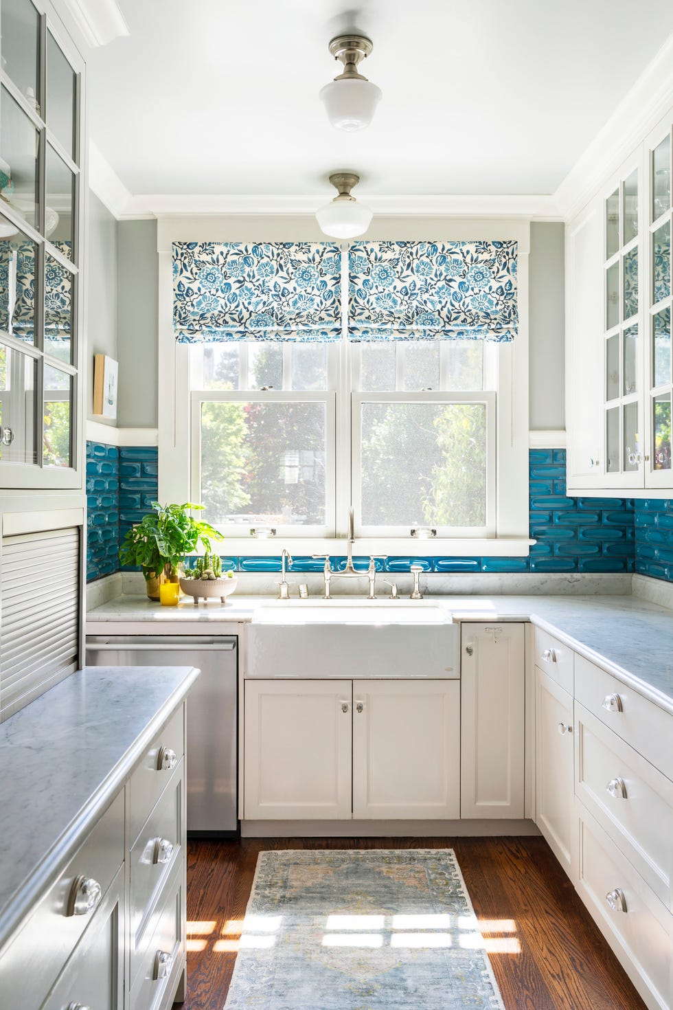 Modern Kitchen Design Blue and white kitchen designed by Studio Munro