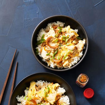 oyakodon oyakodon boneless, skinless chicken thighs, short grain white rice, scallions, soy sauce, eggs, onions, togarashi