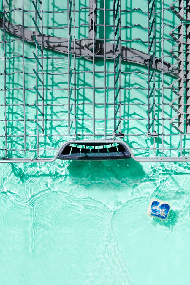 dishwasher with cascade dishwasher cleaning pack