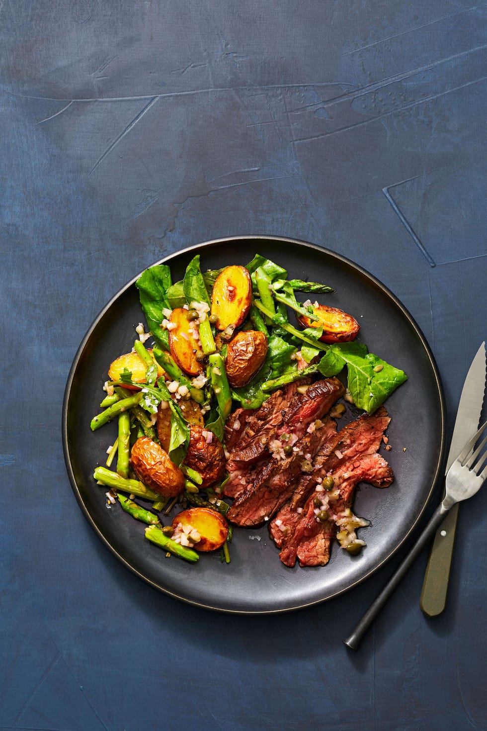 flank steak with roasted asparagus and potatoes